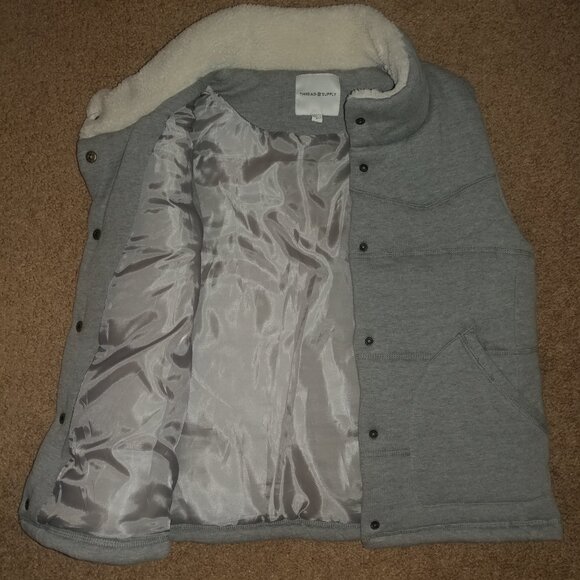 THREAD & SUPPLY: Gray Puffer Vest - Women's Size Large - Picture 4 of 8